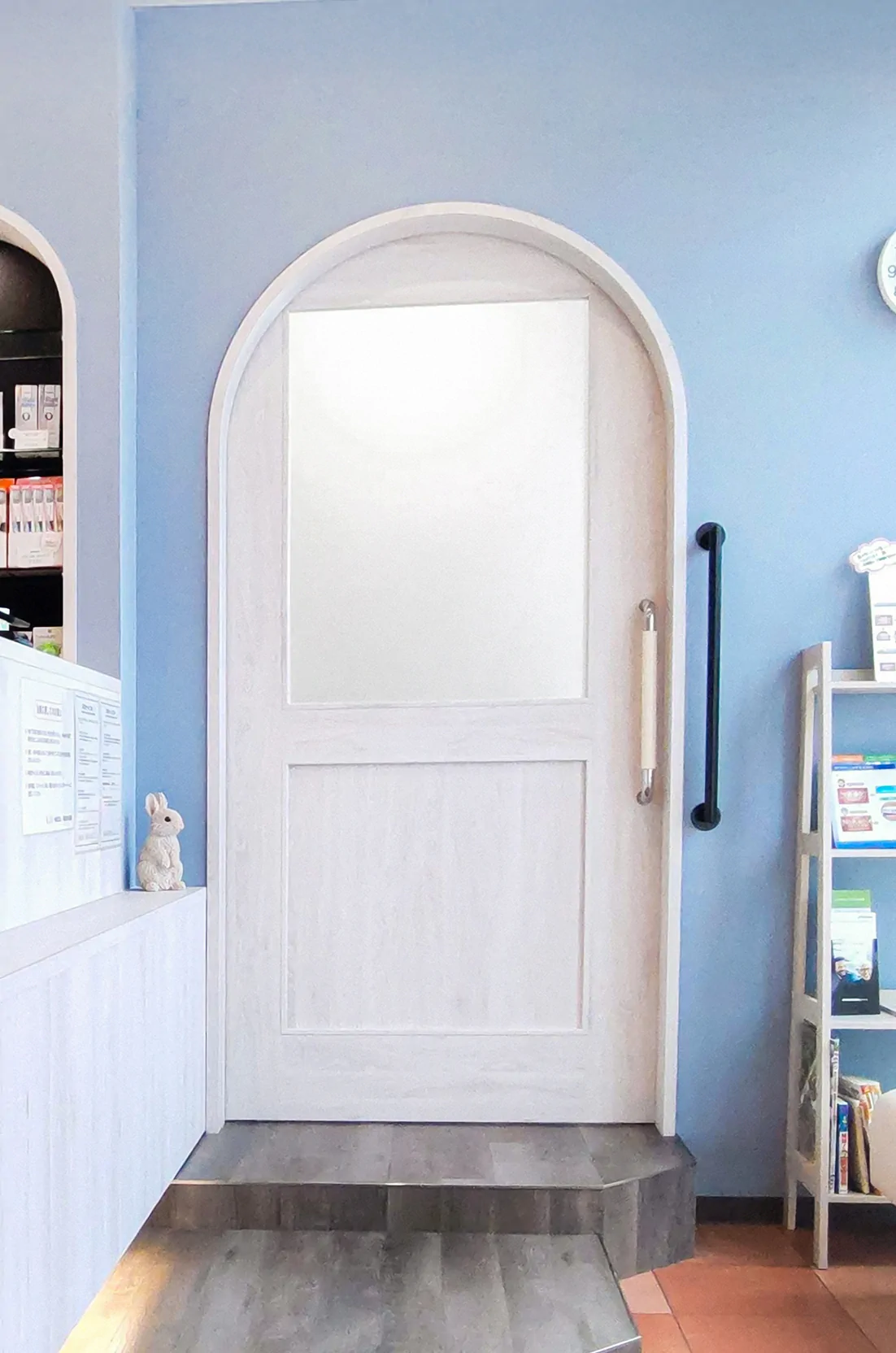 診察室入口のアーチドア